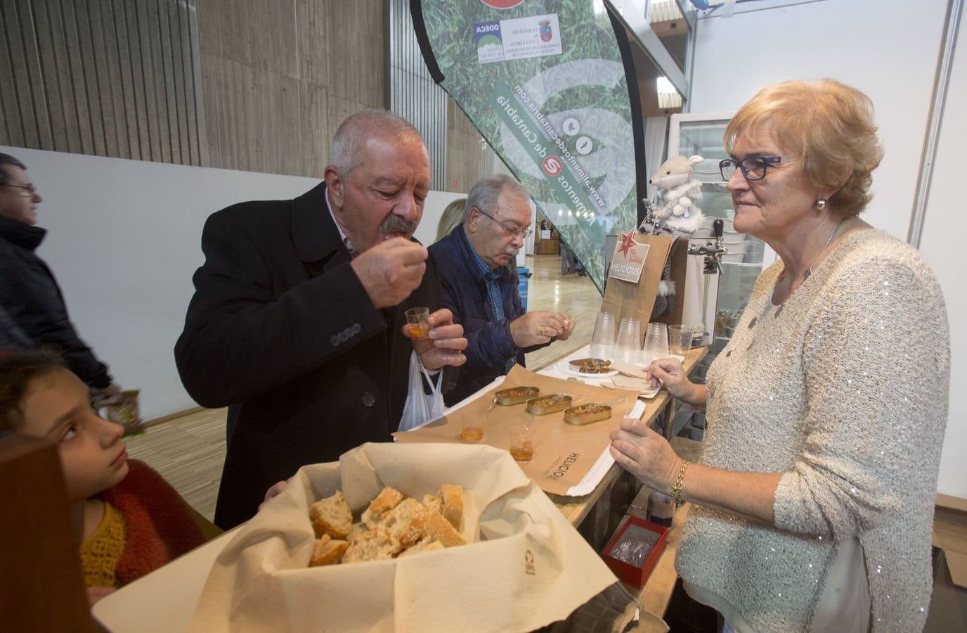 La Feria del Producto de Cantabria vive su segunda jornada en el Palacio de Exposiciones de Santander.