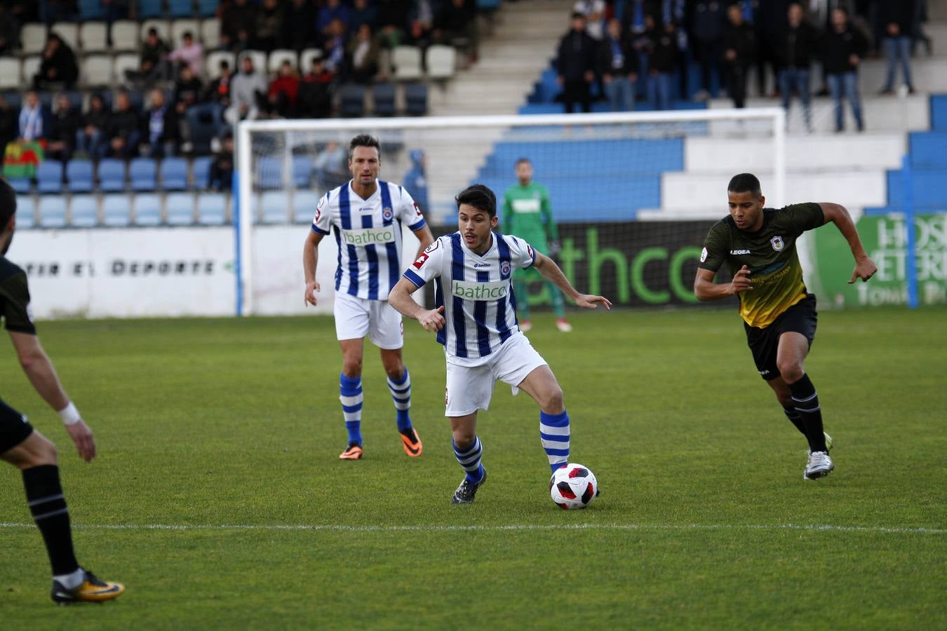 Cuarta derrota consecutiva, esta vez ante el Langreo en El Malecón