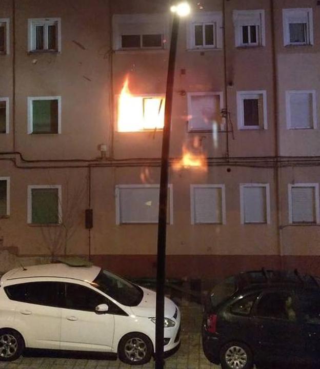 Imagen del incendio provocado por el detenido.