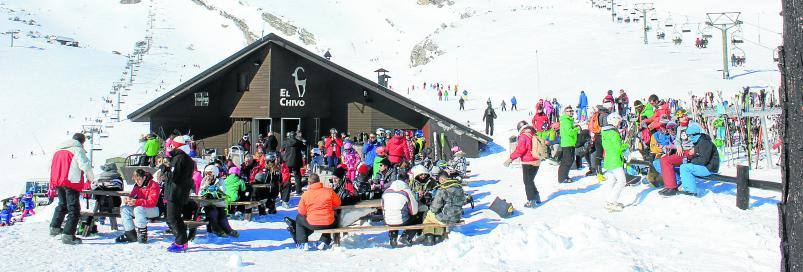 La estación resulta un foco de atracción tanto para deportistas como para visitantes procedentes tanto de Cantabria como de las comunidades limítrofes. 