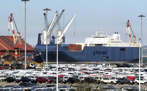 El barco de la naviera atracado en Santander 