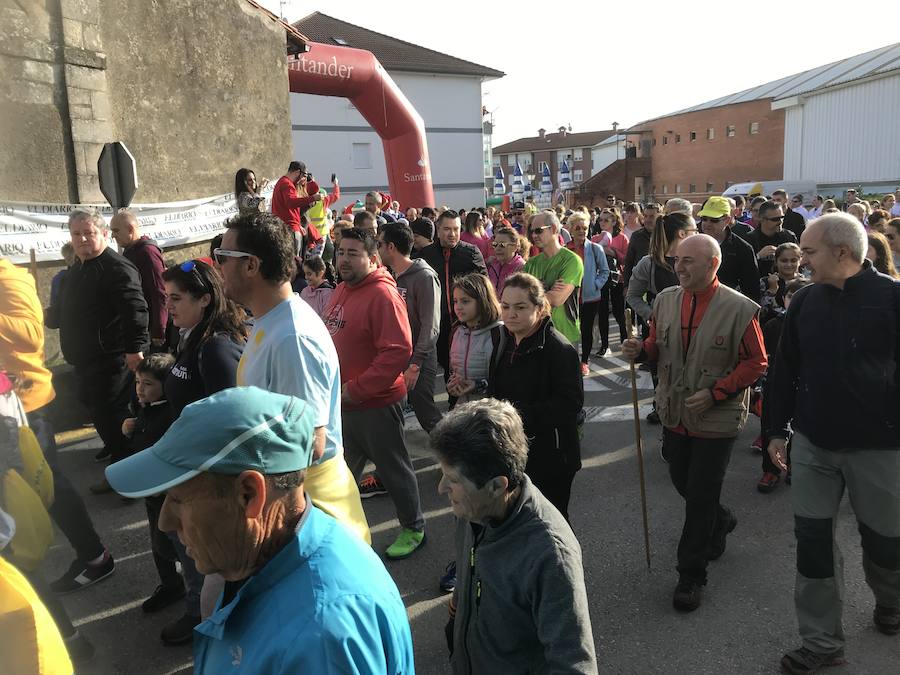 Los vecinos han participado esta mañana en una marcha a favor de la asociación 'Buscando Sonrisas'