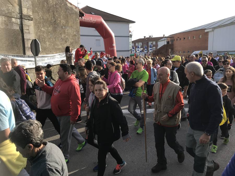 Los vecinos han participado esta mañana en una marcha a favor de la asociación 'Buscando Sonrisas'