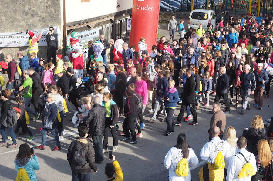 Los vecinos han participado esta mañana en una marcha a favor de la asociación 'Buscando Sonrisas'