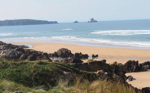 Playa de Canallave, en Liencres. Uno de los espacios naturales más importantes del municipio. 