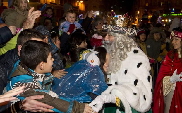 'Fans' del Rey Melchor, en la cabalgata del año pasado en Santander.