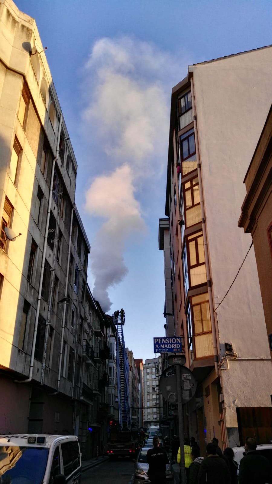 Fotos: Incendio en la cuarta planta de un edificio de la calle Madrid