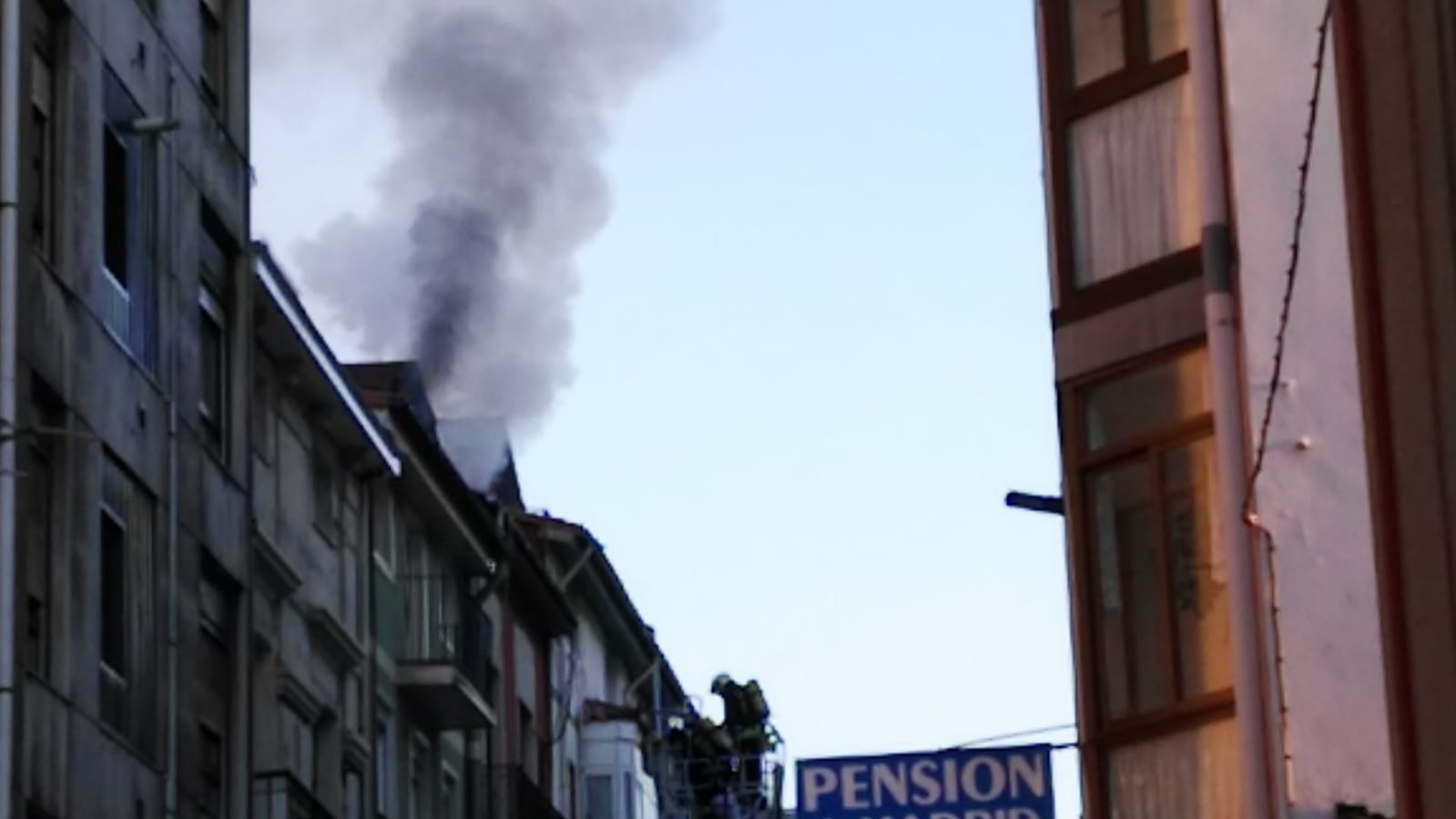 Fotos: Incendio en la cuarta planta de un edificio de la calle Madrid