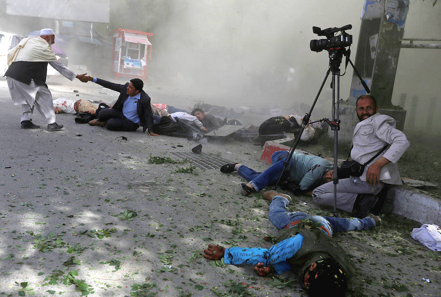 Varios periodistas heridos tras una explosión en Kabul (Afganistán). 