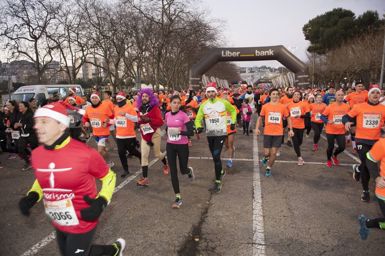 Fotos: 5.208 corredores han tomado la salida en la San Silvestre