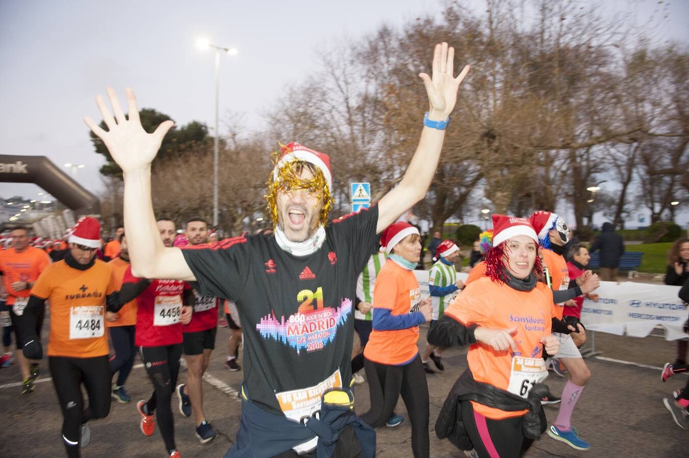 Fotos: 5.208 corredores han tomado la salida en la San Silvestre