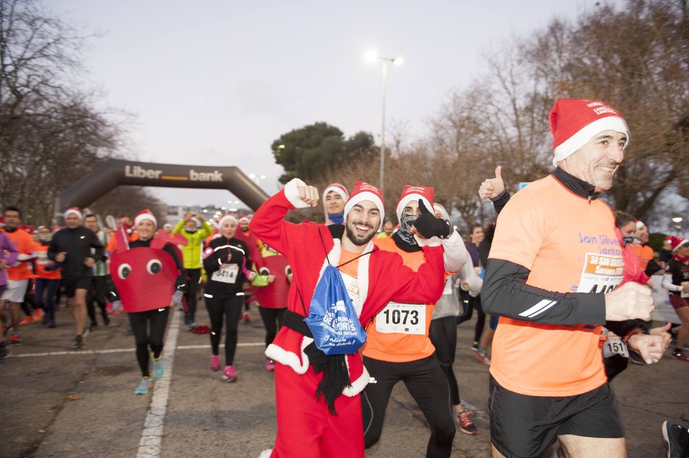 Fotos: 5.208 corredores han tomado la salida en la San Silvestre