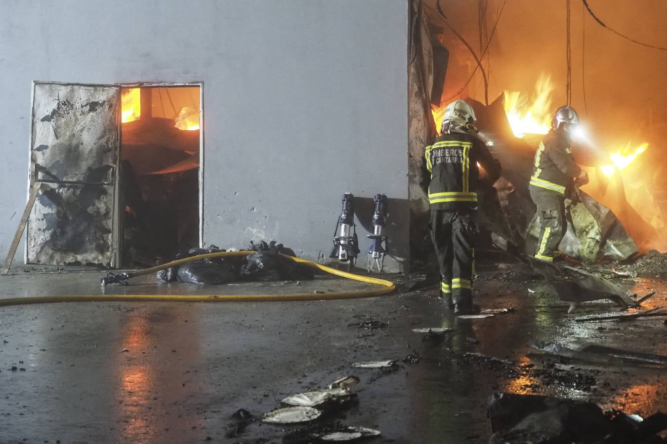 El fuego destruyó en la madrugada del día 1 gran parte de las instalaciones de una nave panificadora.