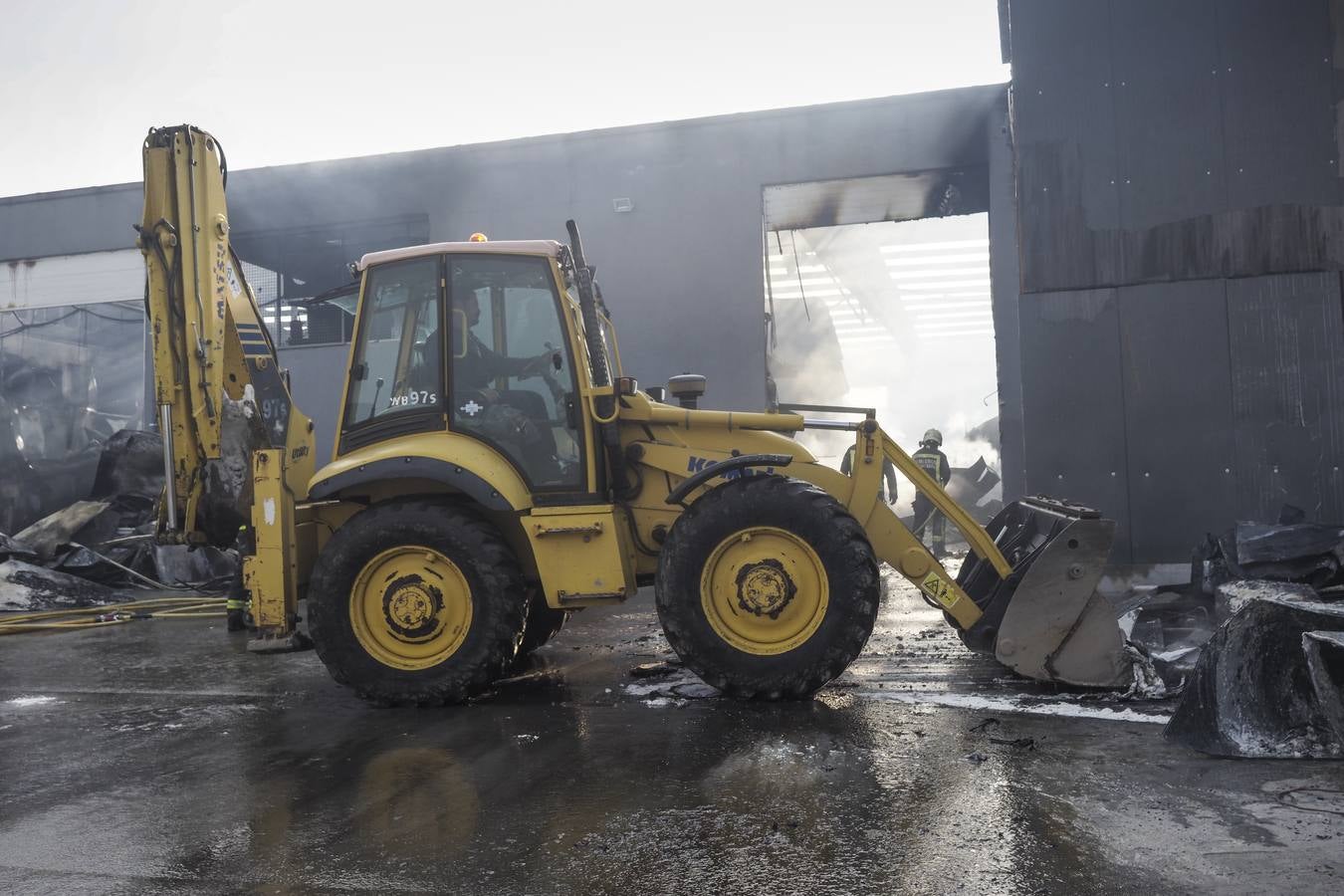 El fuego destruyó en la madrugada del día 1 gran parte de las instalaciones de una nave panificadora.