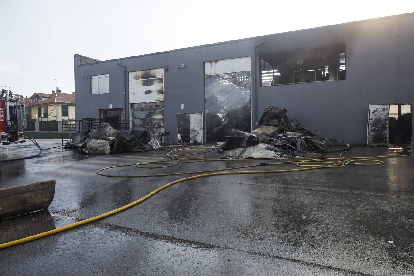 El fuego destruyó en la madrugada del día 1 gran parte de las instalaciones de una nave panificadora.