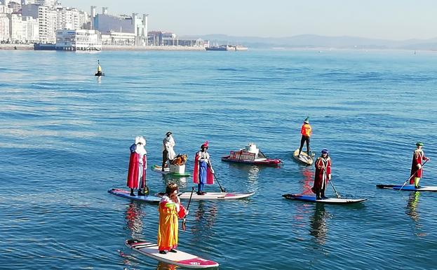 Iniciativa navideña de un club de paddle surf.