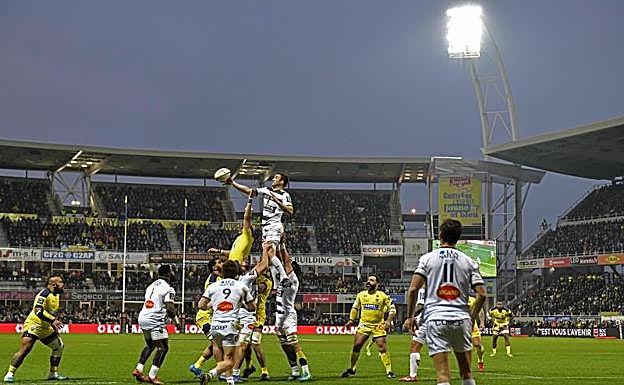 Imagen de un partido de rugby disputado en la localidad francesa de Clermont-Ferrand. 