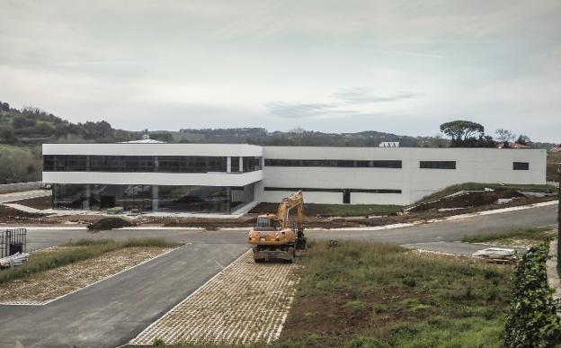 Cantabria Labs tiene acabada la obra civil de su nuevo centro en Villaescusa. 