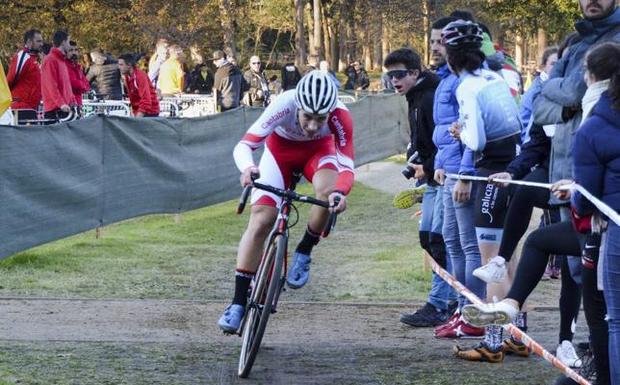 Gonzalo Inguanzo, en pleno esfuerzo durante la prueba de ayer en Pontevedra. 