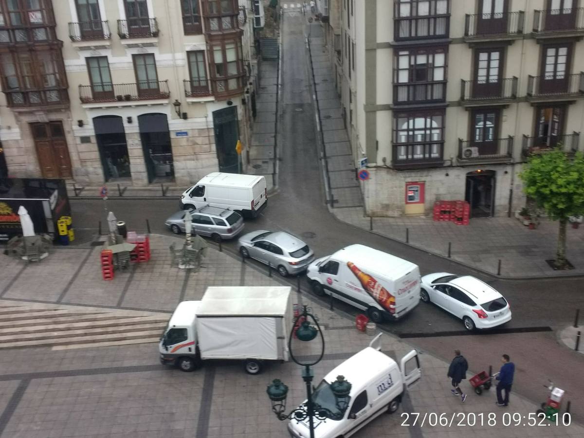 Fotos: Las calles del Ensanche, copadas por los coches