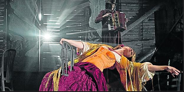 'Donde el bosque se espesa' está dirigida por Laila Ripoll y protagonizada por Mélida Molina y Arantxa Aranguren.