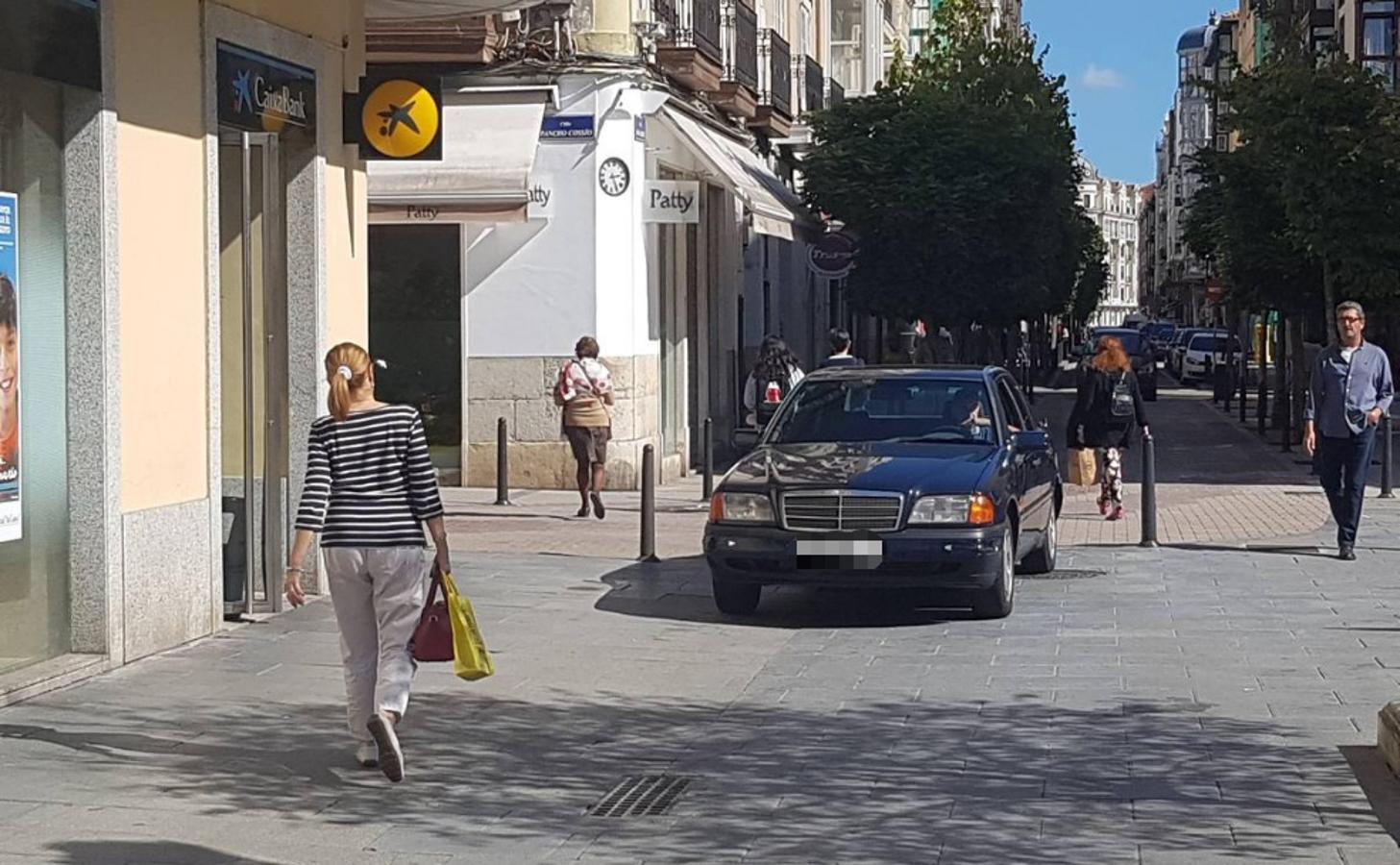 Fotos: Las calles del Ensanche, copadas por los coches