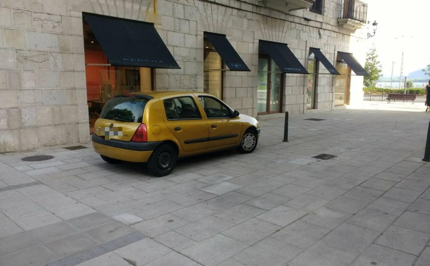 Fotos: Las calles del Ensanche, copadas por los coches