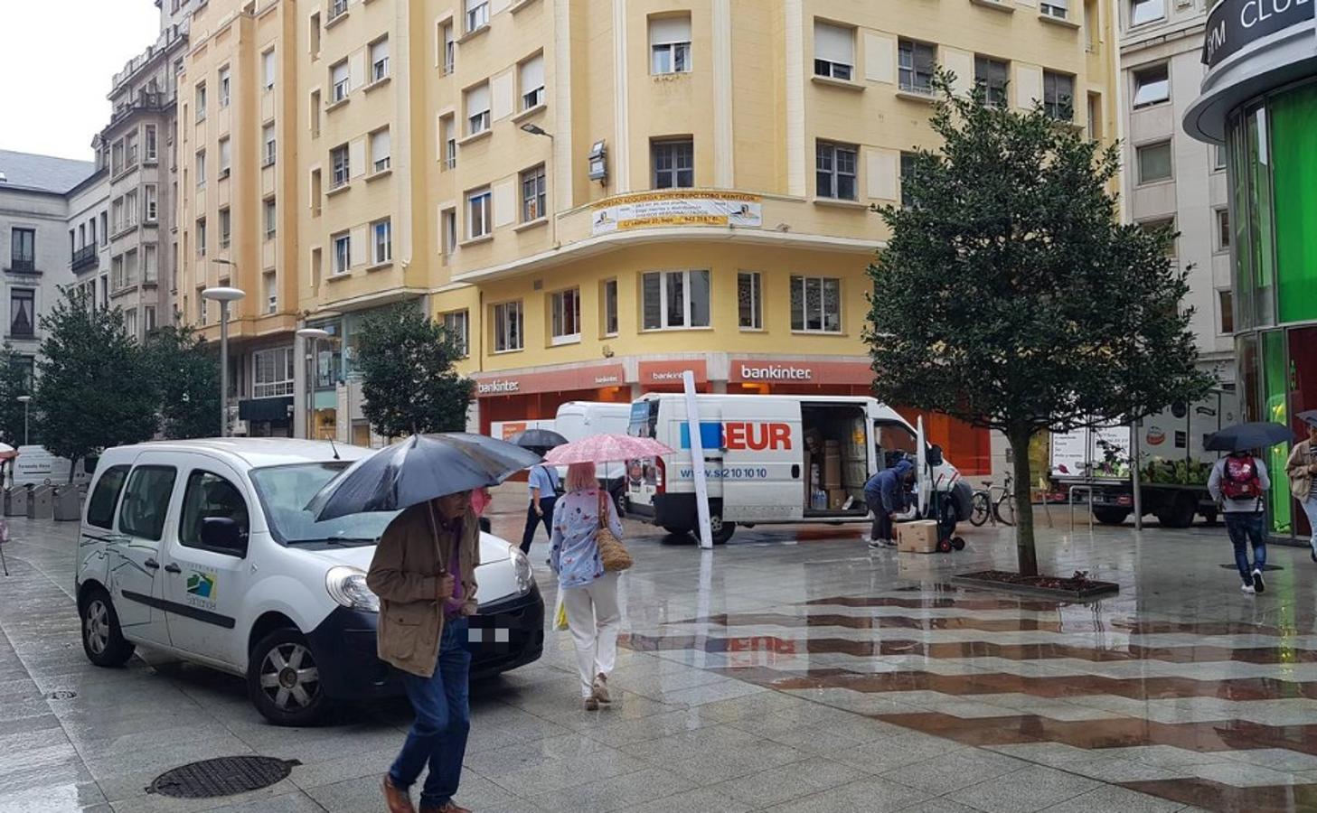 Fotos: Las calles del Ensanche, copadas por los coches