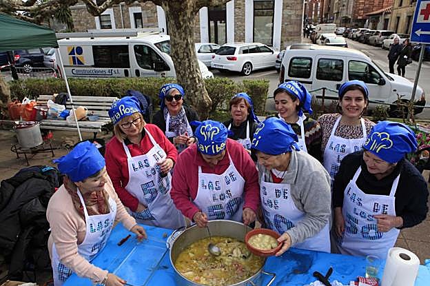 El concurso de Marmitas Marineras y Ollas Ferroviarias se ha convertido en uno de los nuevos atractivos de las fiestas patronales de San Vicente Mártir.