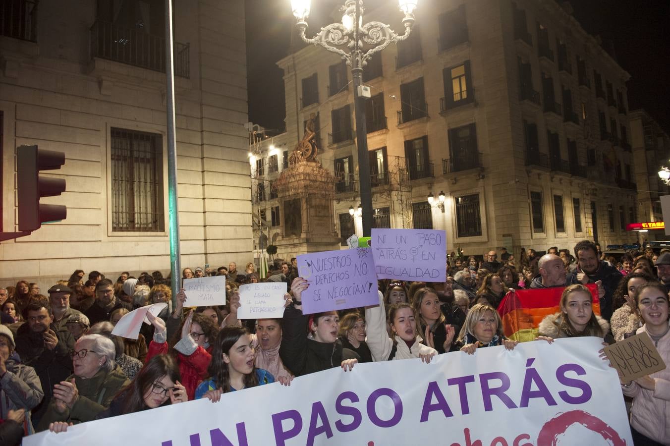 Fotos: Las feministas llaman en Santander a no dar un paso atrás en los derechos de las mujeres