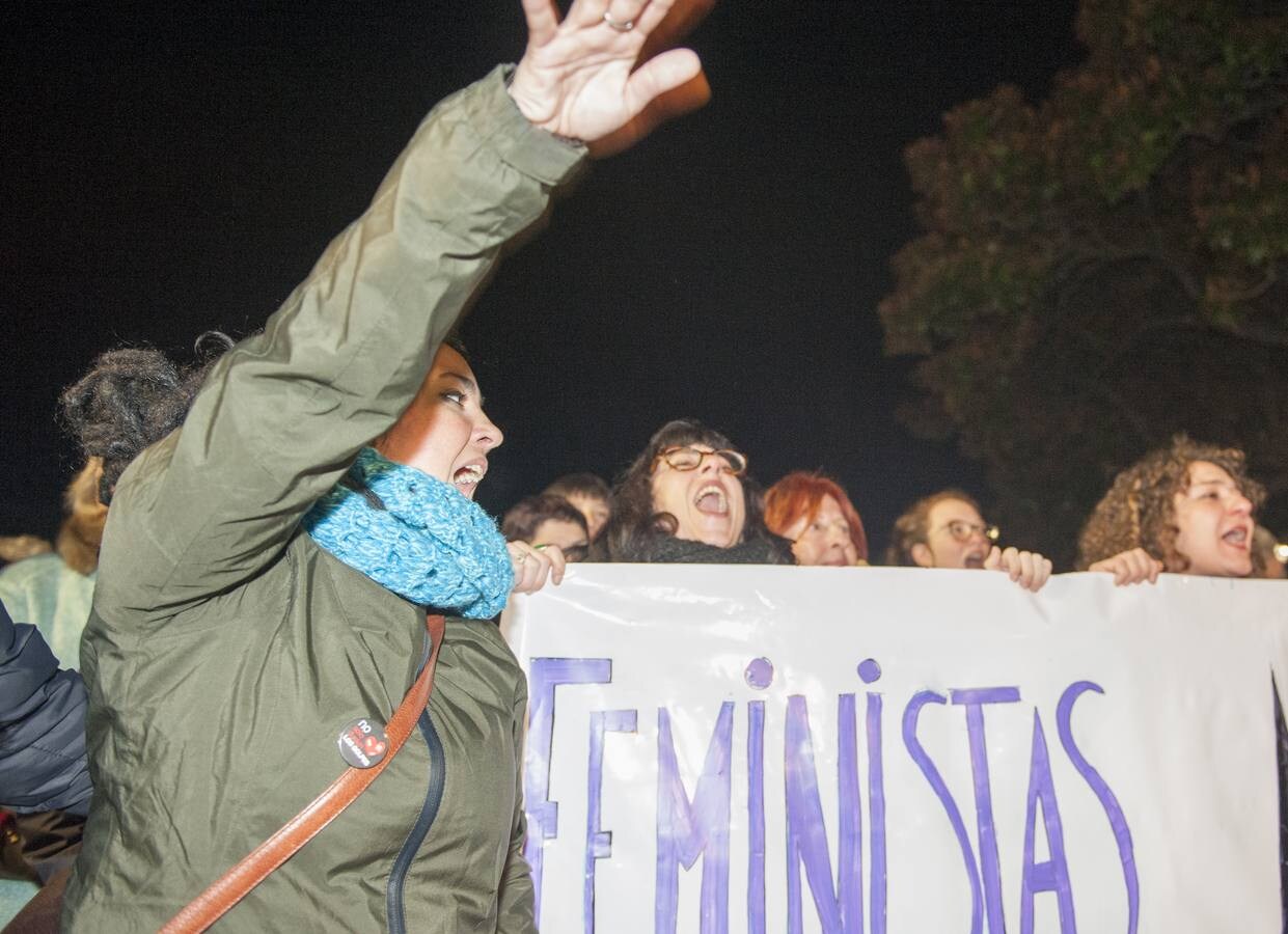 Fotos: Las feministas llaman en Santander a no dar un paso atrás en los derechos de las mujeres