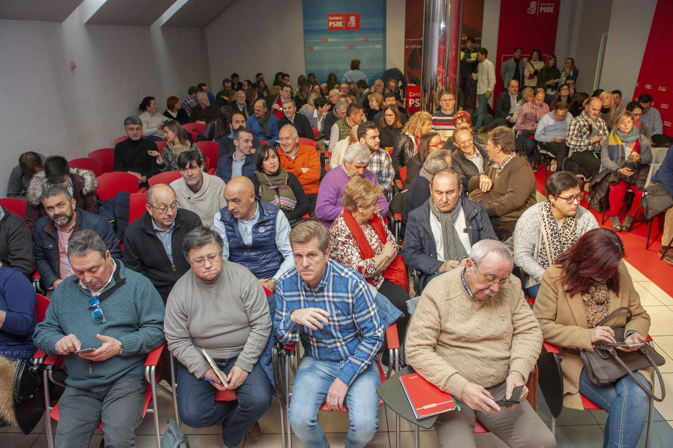 Fotos: Zuloaga arremete contra Revilla ante su comité regional