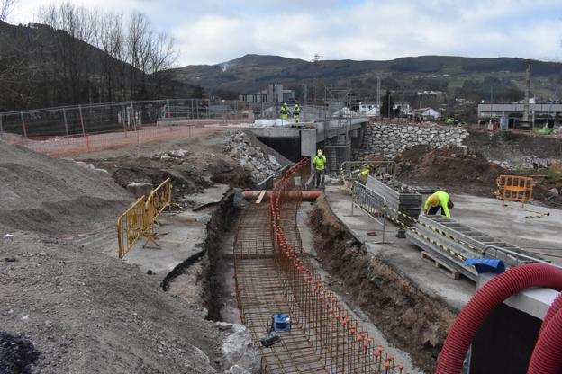 Las obras del puente Renero estarán terminadas en el plazo de un mes.