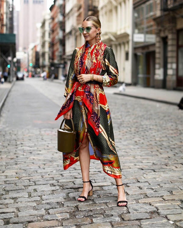 En el 'street style' esta tendencia ha triufado en las semanas de la moda las 'bloggers', 'influencers' y editoras de moda nos han enseñado nada se les resiste, como @blaireadiebee, con look de Zara.