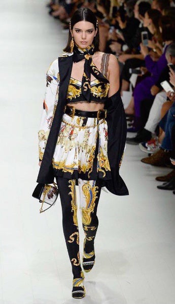 Kendall Jenner, en un desfile de Versace. 