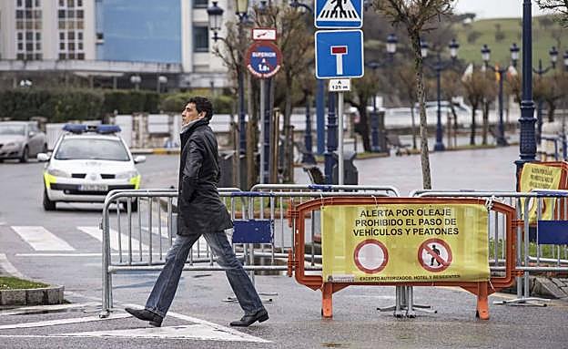 La avenida García Lago, como en esta imagen de archivo, quedará restringida al tráfico rodado y de peatones.