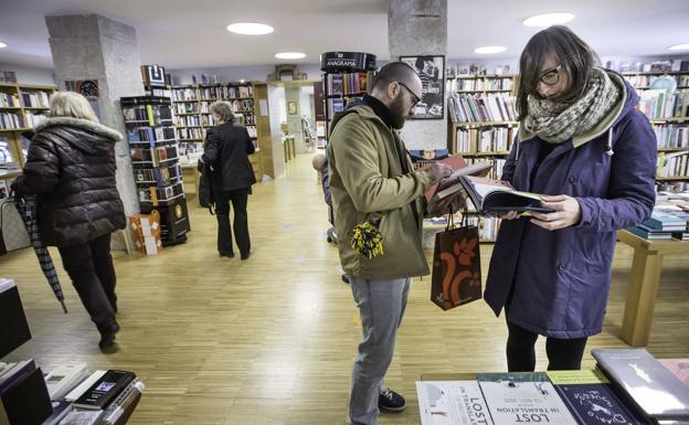 Los cántabros son los españoles que más libros compran al año, una media de 10,5. 