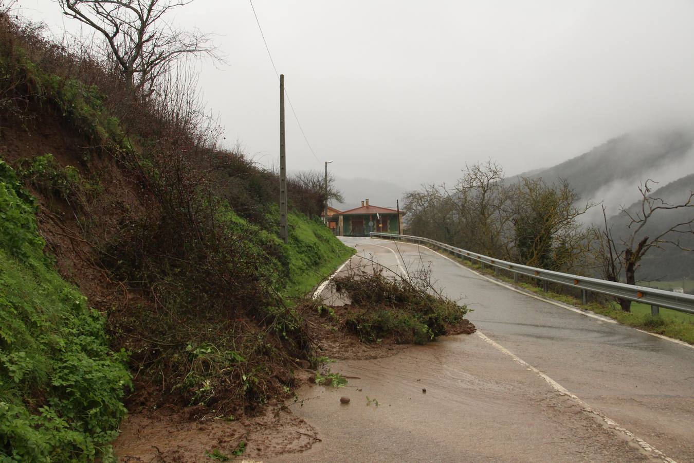 Argayo en la carretera de acceso al monasterio de Santo Toribio a la altura de la localidad de Mieses