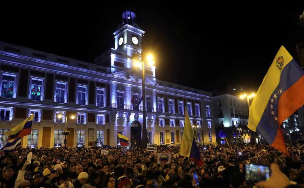 Cientos de venezolanos se congregaron este miércoles en la Puerta del Sol de Madrid