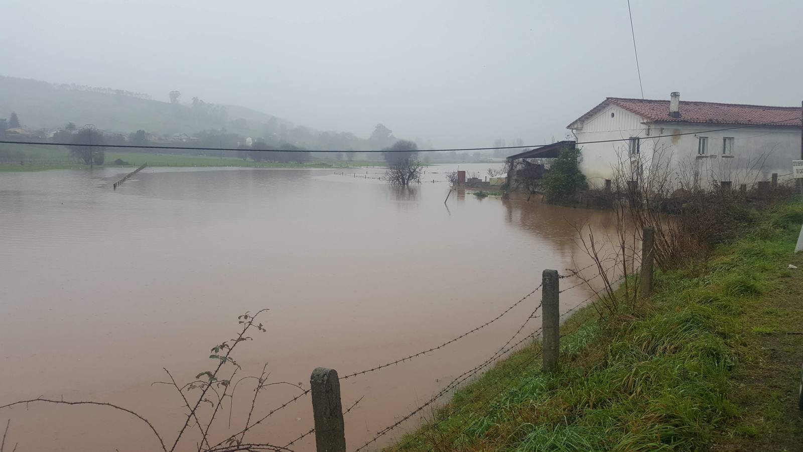 Fotos: Crecida del río Pas a su paso por Salcedo, Vioño y Oruña