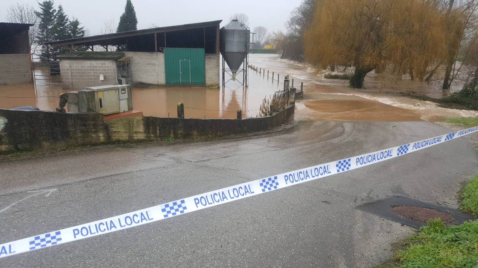 Fotos: Crecida del río Pas a su paso por Salcedo, Vioño y Oruña