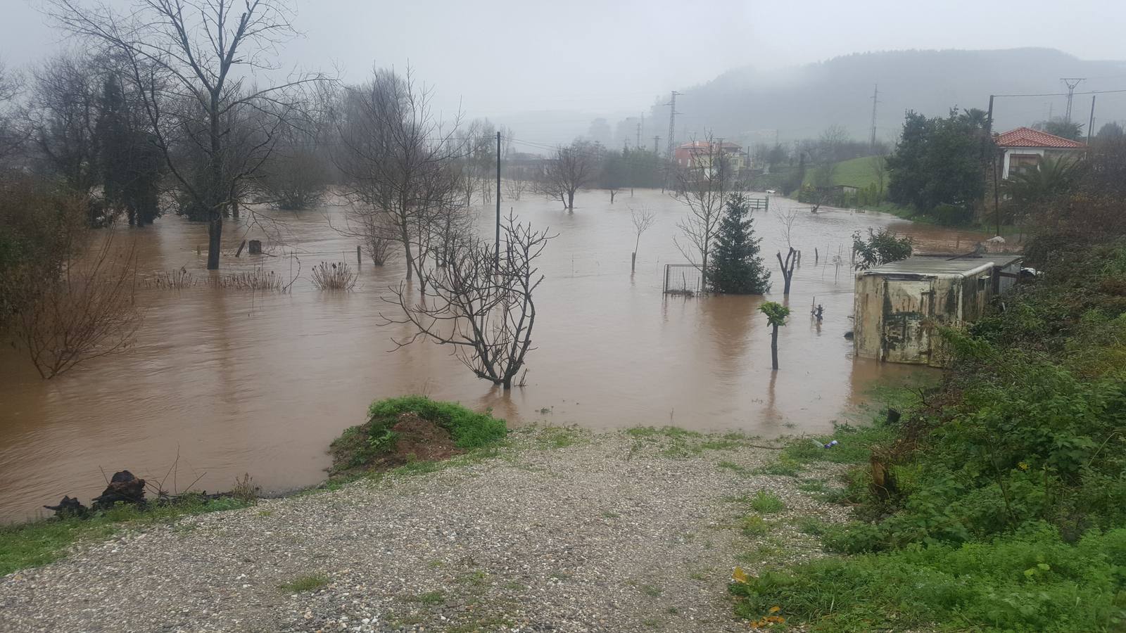 Fotos: Crecida del río Pas a su paso por Salcedo, Vioño y Oruña