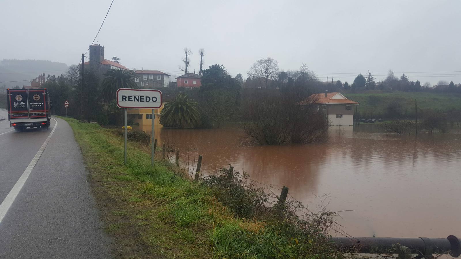 Fotos: Crecida del río Pas a su paso por Salcedo, Vioño y Oruña