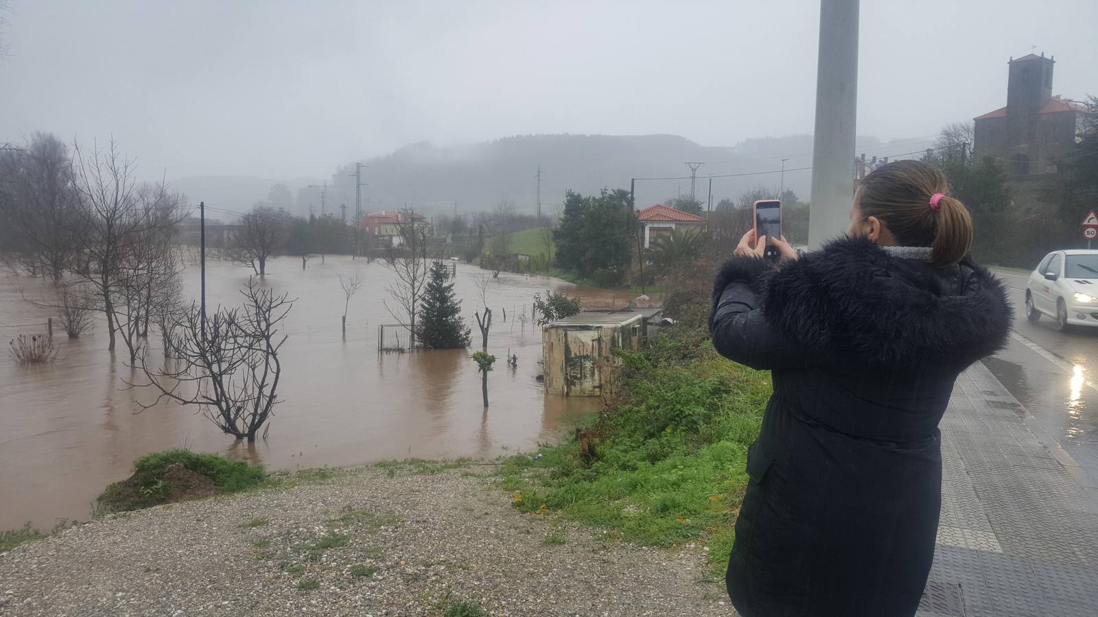 Fotos: Crecida del río Pas a su paso por Salcedo, Vioño y Oruña