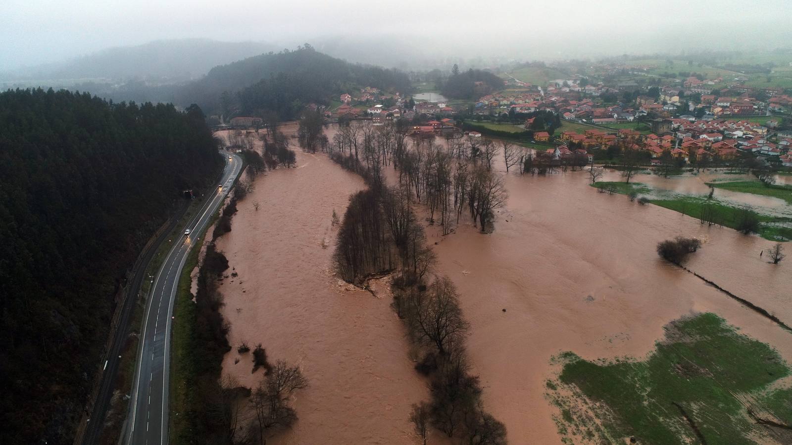 Este es el aspecto que presentaba el río Pas a vista de dron