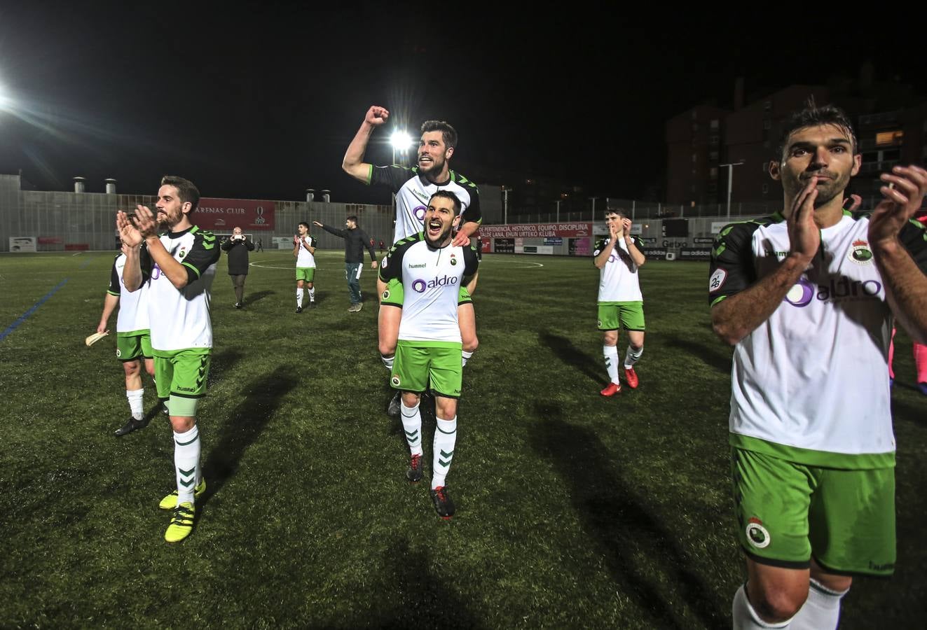 Los verdiblancos se han impuesto por la mínima (0-1) en su visita al Arenas de Getxo gracias a un penalti en el minuto 88.