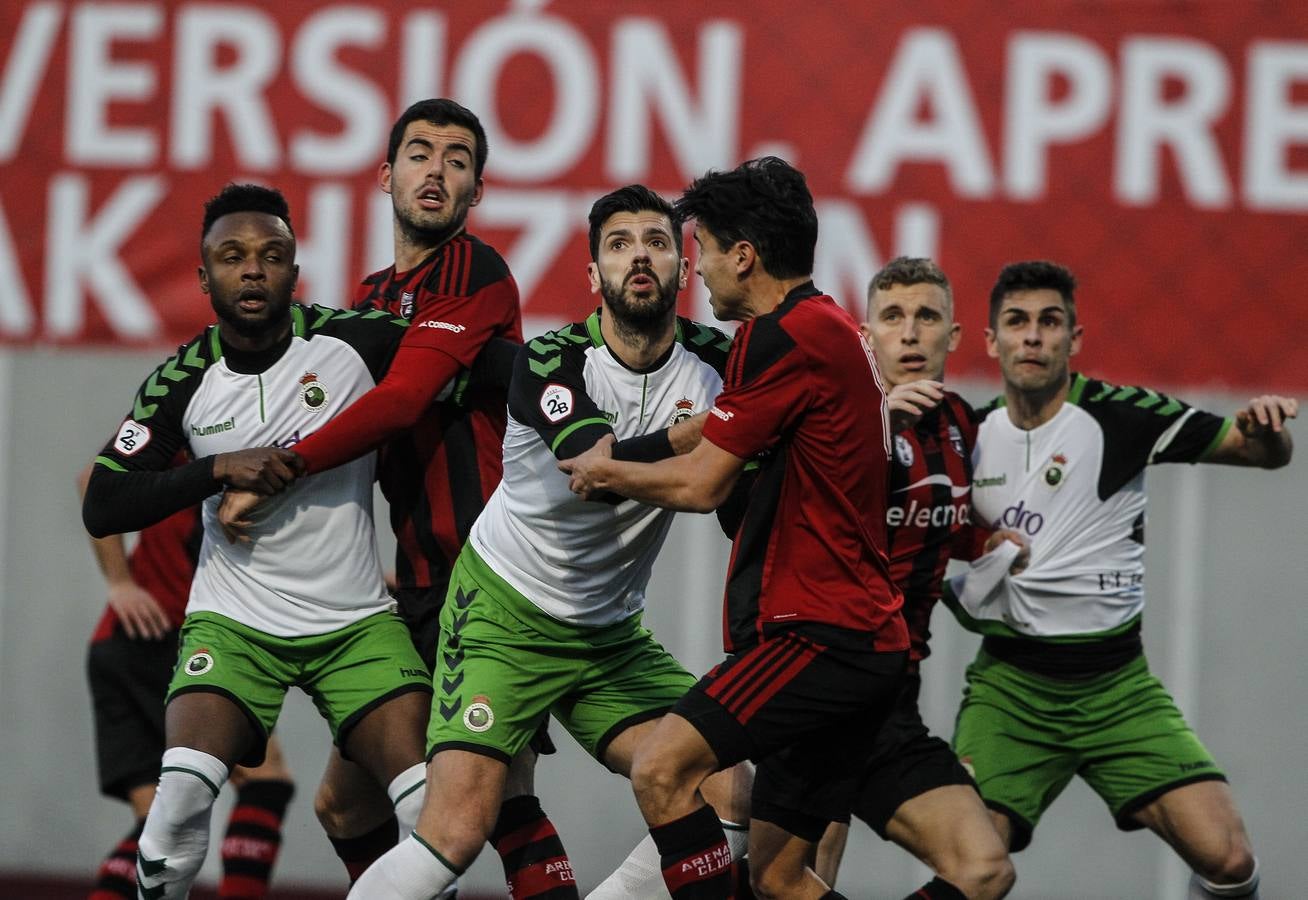 Los verdiblancos se han impuesto por la mínima (0-1) en su visita al Arenas de Getxo gracias a un penalti en el minuto 88.