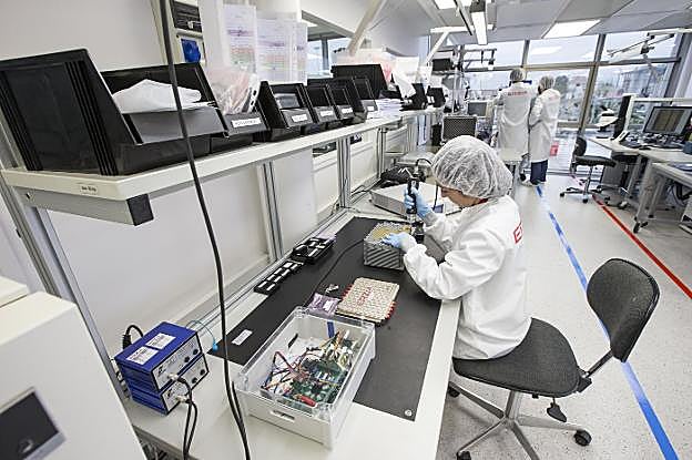 Laboratorios que Erzia tiene en la calle Josefina de la Maza de Santander.