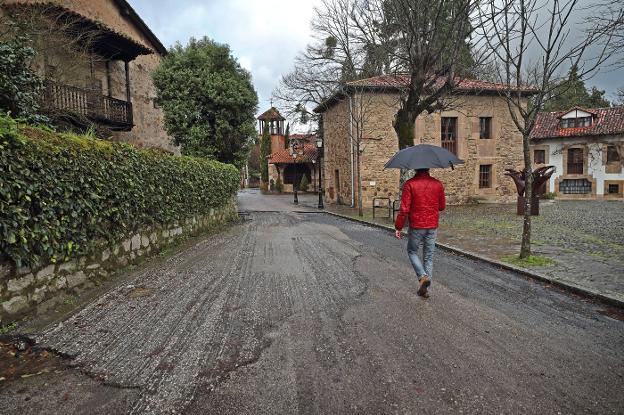 Uno de los viales que serán pavimentados en Mazcuerras.