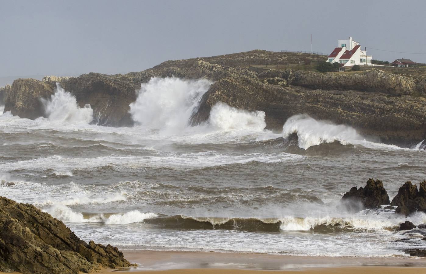 Fotos: La borrasca &#039;Gabriel&#039; deja viento y lluvia en Cantabria